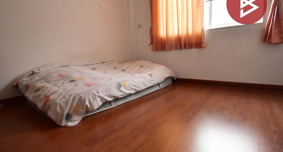 Casa adosada en venta de 3 habitaciones en Don Mueang, Bangkok