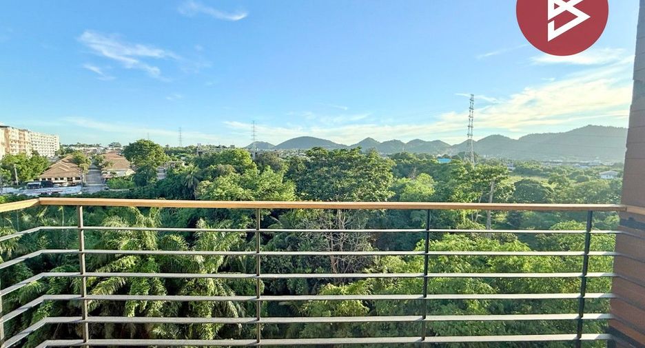 For sale 1 bed condo in Si Racha, Chonburi