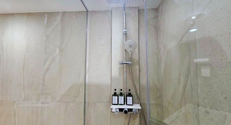 For rent 3 bedrooms apartment in Khlong Toei, Bangkok