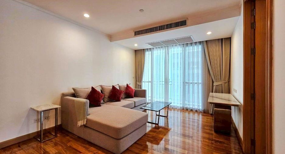 For rent 3 bedrooms apartment in Khlong Toei, Bangkok