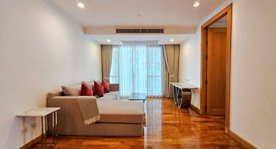 For rent 3 bedrooms apartment in Khlong Toei, Bangkok