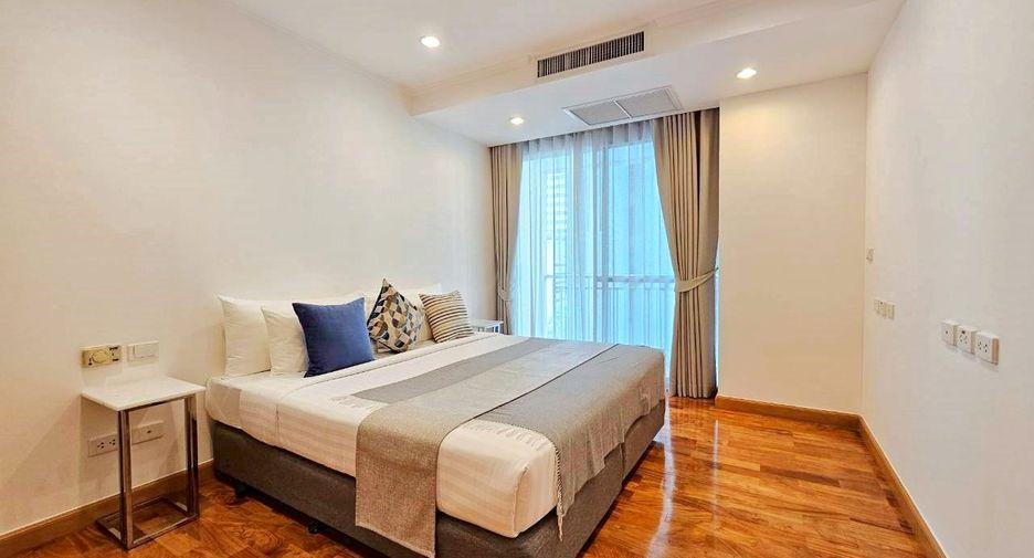 For rent 3 bedrooms apartment in Khlong Toei, Bangkok