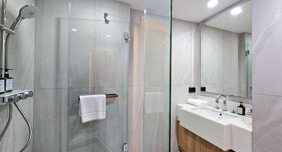 For rent 3 bedrooms apartment in Khlong Toei, Bangkok