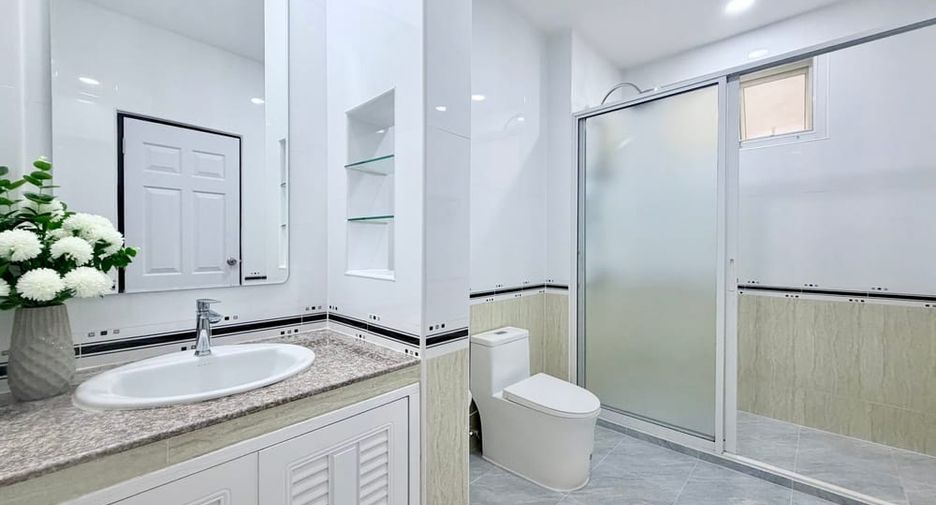 À vendre 4 chambres villa à East Pattaya, Pattaya