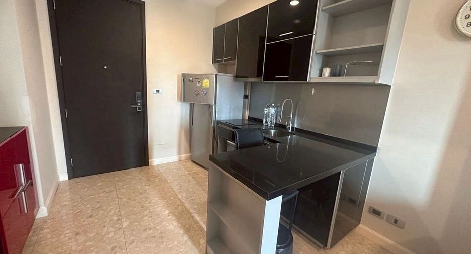 For rent 1 bed condo in Khlong Toei, Bangkok