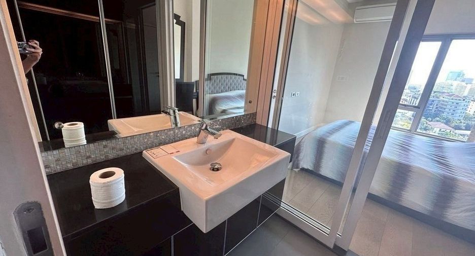 For rent 1 bed condo in Khlong Toei, Bangkok