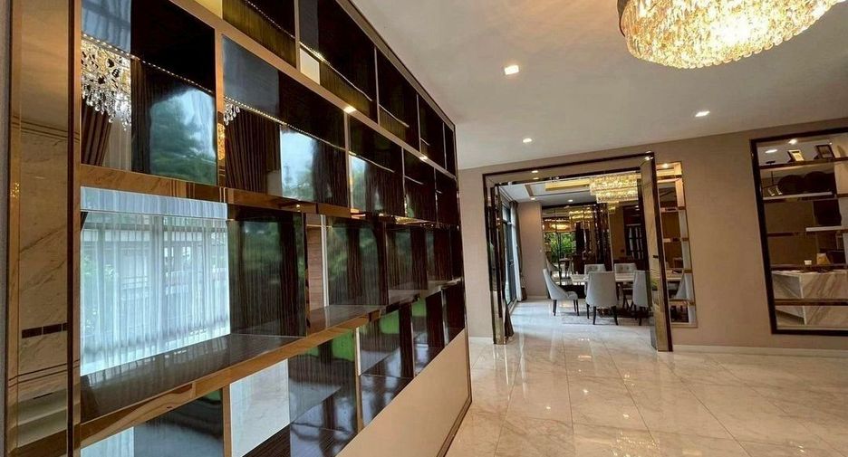 For sale 5 bedrooms house in Saphan Sung, Bangkok