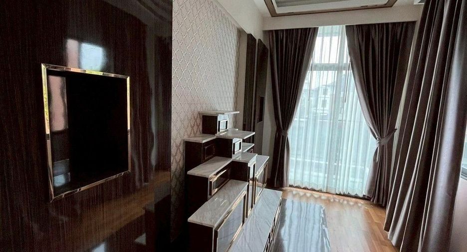 For sale 5 bedrooms house in Saphan Sung, Bangkok