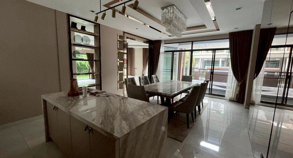 For sale 5 bedrooms house in Saphan Sung, Bangkok