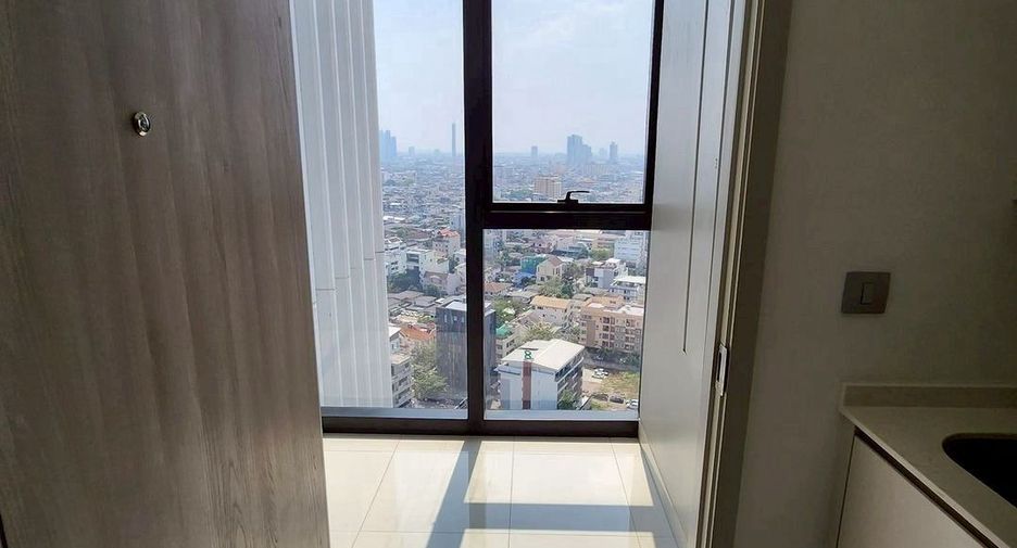 For sale 2 ベッドルーム condo in Sathon, Bangkok