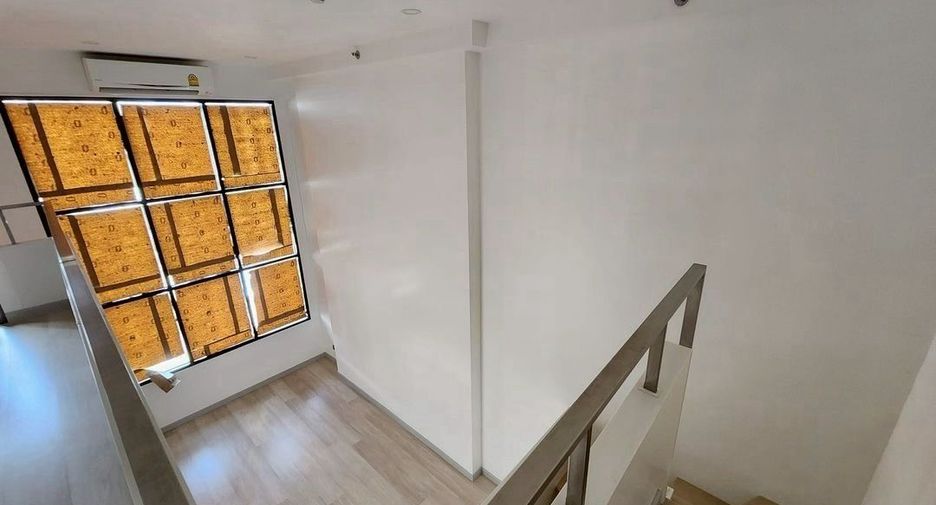 For sale 2 ベッドルーム condo in Sathon, Bangkok