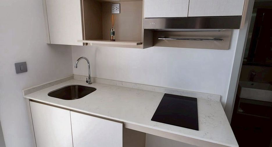 For sale 2 ベッドルーム condo in Sathon, Bangkok