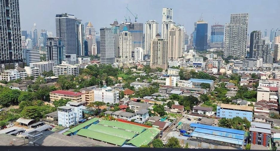 For sale 2 ベッドルーム condo in Sathon, Bangkok