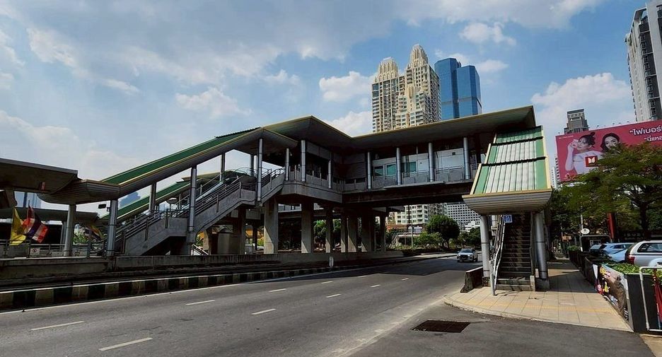 For sale 2 ベッドルーム condo in Sathon, Bangkok