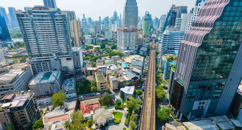 For sale 2 bedrooms condo in Khlong Toei, Bangkok