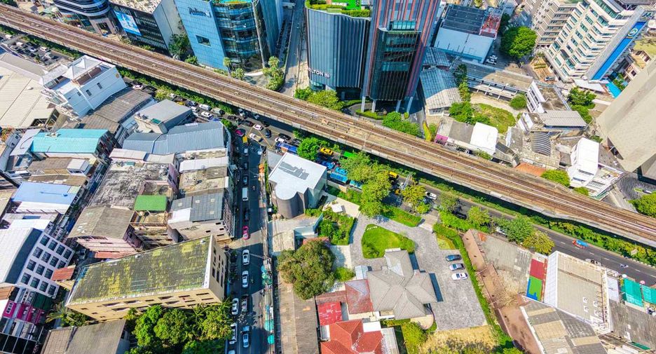 For sale 2 bedrooms condo in Khlong Toei, Bangkok