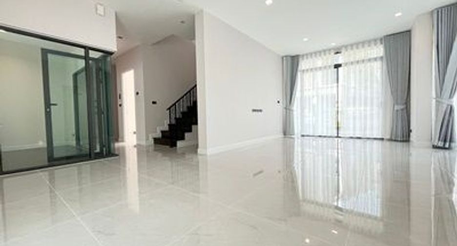 Haus zum Kauf mit 5 Zimmer in Sai Mai, Bangkok