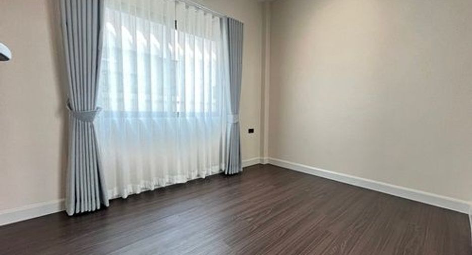 Haus zum Kauf mit 5 Zimmer in Sai Mai, Bangkok