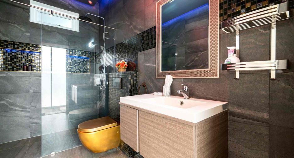 For sale 5 bedrooms villa in East Pattaya, Pattaya