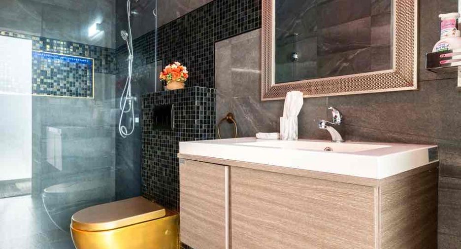 For sale 5 bedrooms villa in East Pattaya, Pattaya