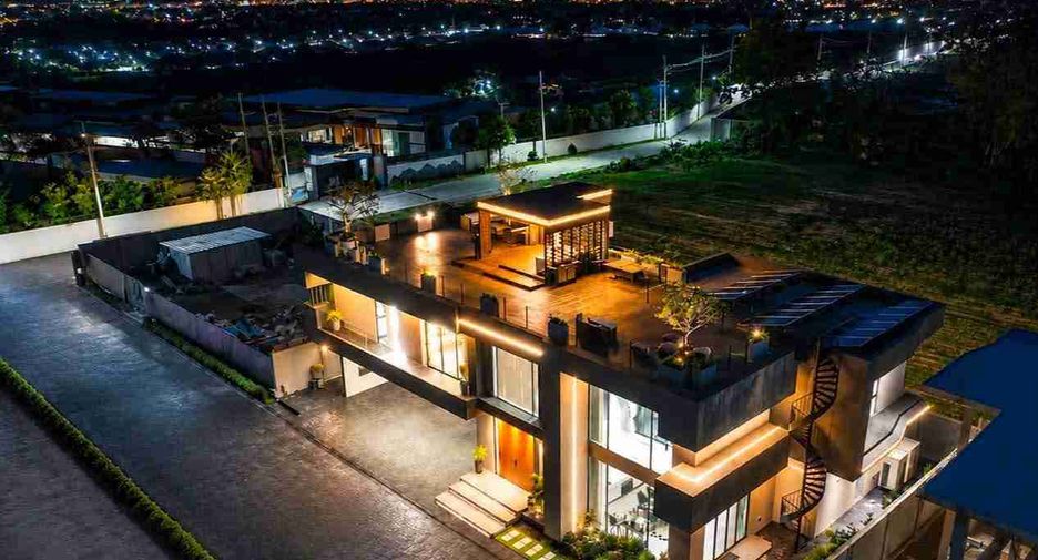 For sale 5 bedrooms villa in East Pattaya, Pattaya