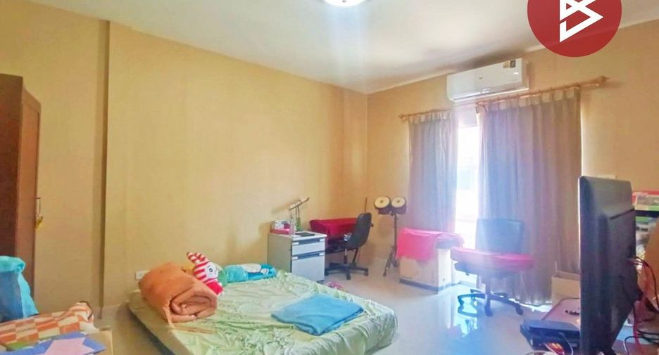 For sale 3 bedrooms townhouse in Mueang Samut Sakhon, Samut Sakhon