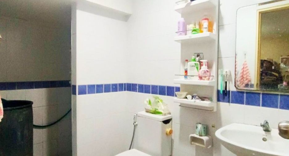 For sale 3 bedrooms townhouse in Mueang Samut Sakhon, Samut Sakhon