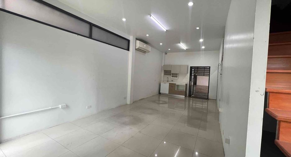 À louer 2 chambres local commercial à Lam Luk Ka, Pathum Thani