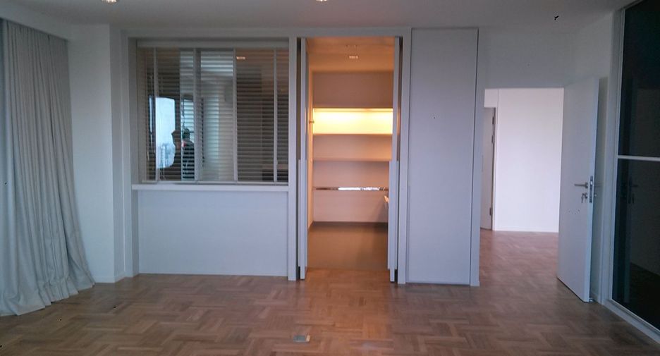 Condo en alquiler de 4 habitaciones en Watthana, Bangkok