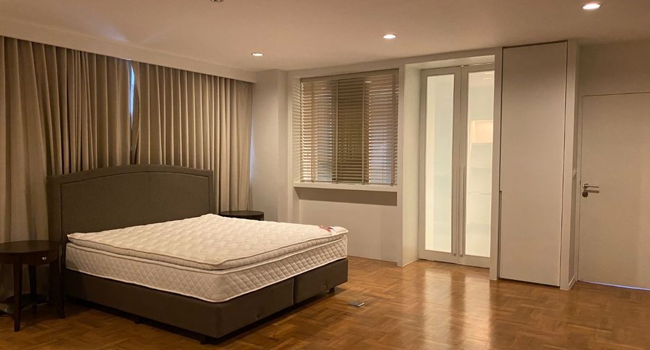 Condo en alquiler de 4 habitaciones en Watthana, Bangkok