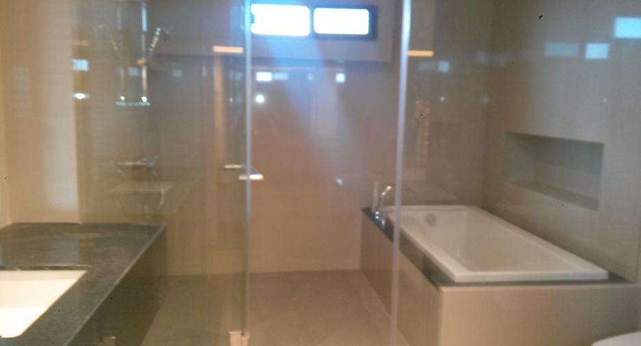Condo en alquiler de 4 habitaciones en Watthana, Bangkok