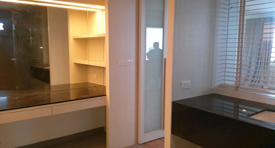 Condo en alquiler de 4 habitaciones en Watthana, Bangkok