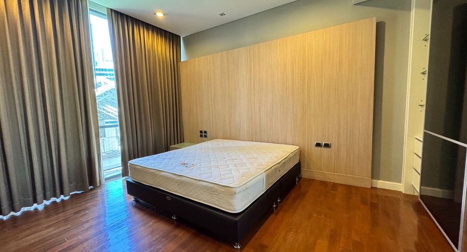À louer 5 chambres condo à Khlong Toei, Bangkok