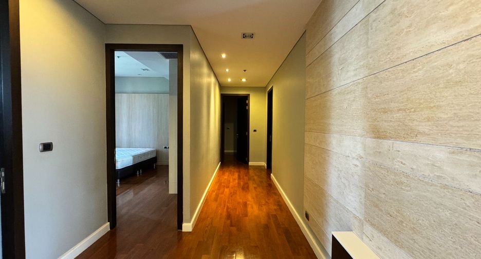 À louer 5 chambres condo à Khlong Toei, Bangkok