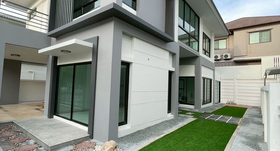 Casa en venta de 3 habitaciones en Si Racha, Chonburi