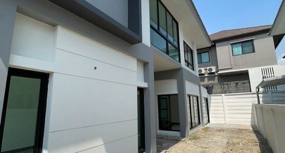 Casa en venta de 3 habitaciones en Si Racha, Chonburi