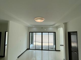 Casa en venta de 3 habitaciones en Si Racha, Chonburi