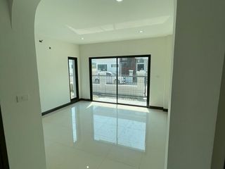 Casa en venta de 3 habitaciones en Si Racha, Chonburi