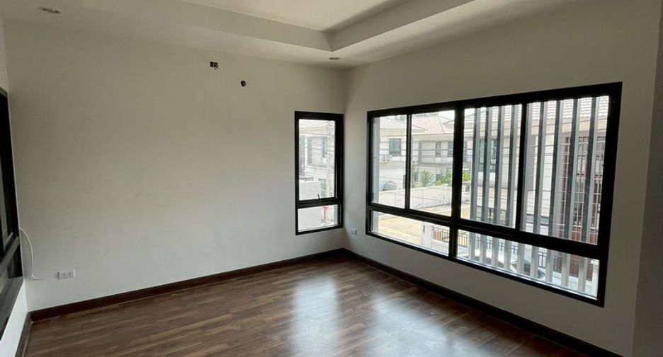 Casa en venta de 3 habitaciones en Si Racha, Chonburi