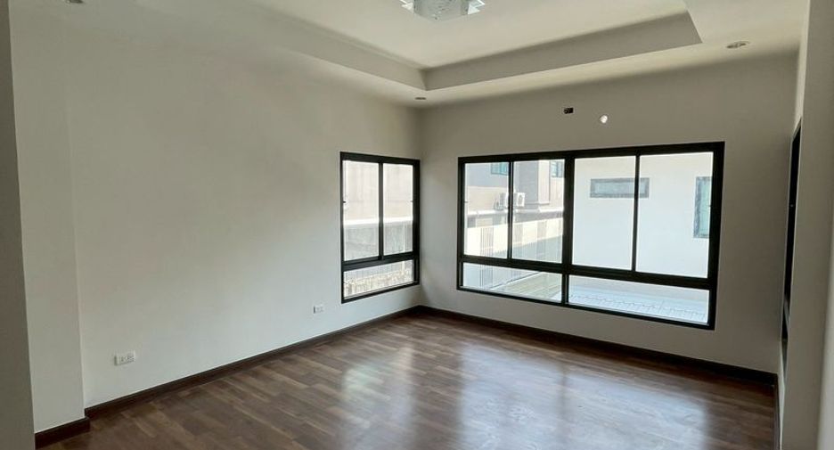Casa en venta de 3 habitaciones en Si Racha, Chonburi