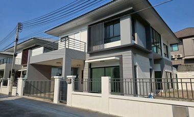 Casa en venta de 3 habitaciones en Si Racha, Chonburi