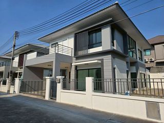 Casa en venta de 3 habitaciones en Si Racha, Chonburi