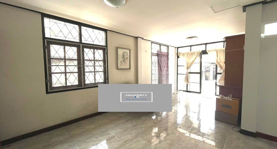 出售 3 卧室 独立屋 在 Lat Phrao, 曼谷