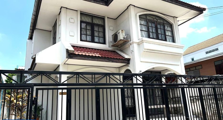出售 3 卧室 独立屋 在 Lat Phrao, 曼谷