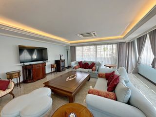For rent 3 bedrooms condo in Khlong Toei, Bangkok