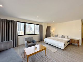 For rent 3 bedrooms condo in Khlong Toei, Bangkok