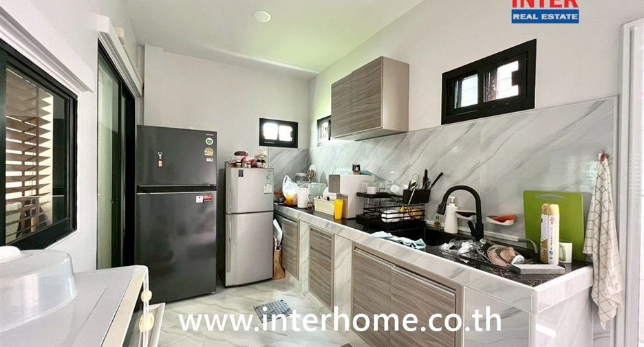 Casa adosada en venta de 3 habitaciones en Bang Khen, Bangkok