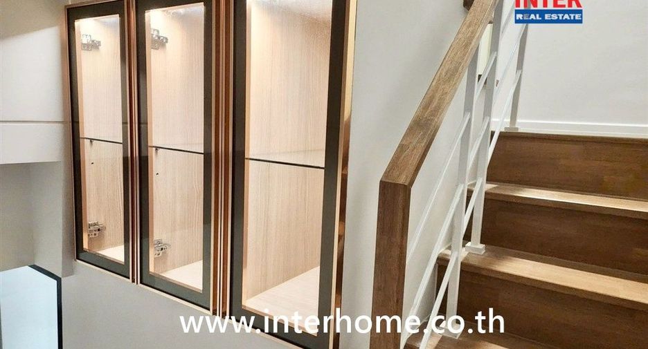 Casa adosada en venta de 3 habitaciones en Bang Khen, Bangkok