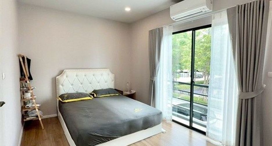 Casa adosada en venta de 3 habitaciones en Bang Khen, Bangkok