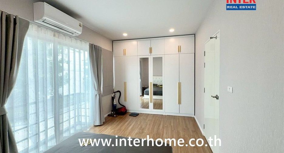 Casa adosada en venta de 3 habitaciones en Bang Khen, Bangkok